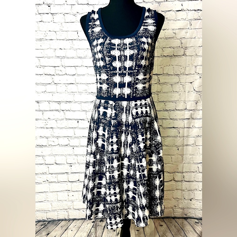 Carmen Marc Valvo - Navy and white fit & flare dress